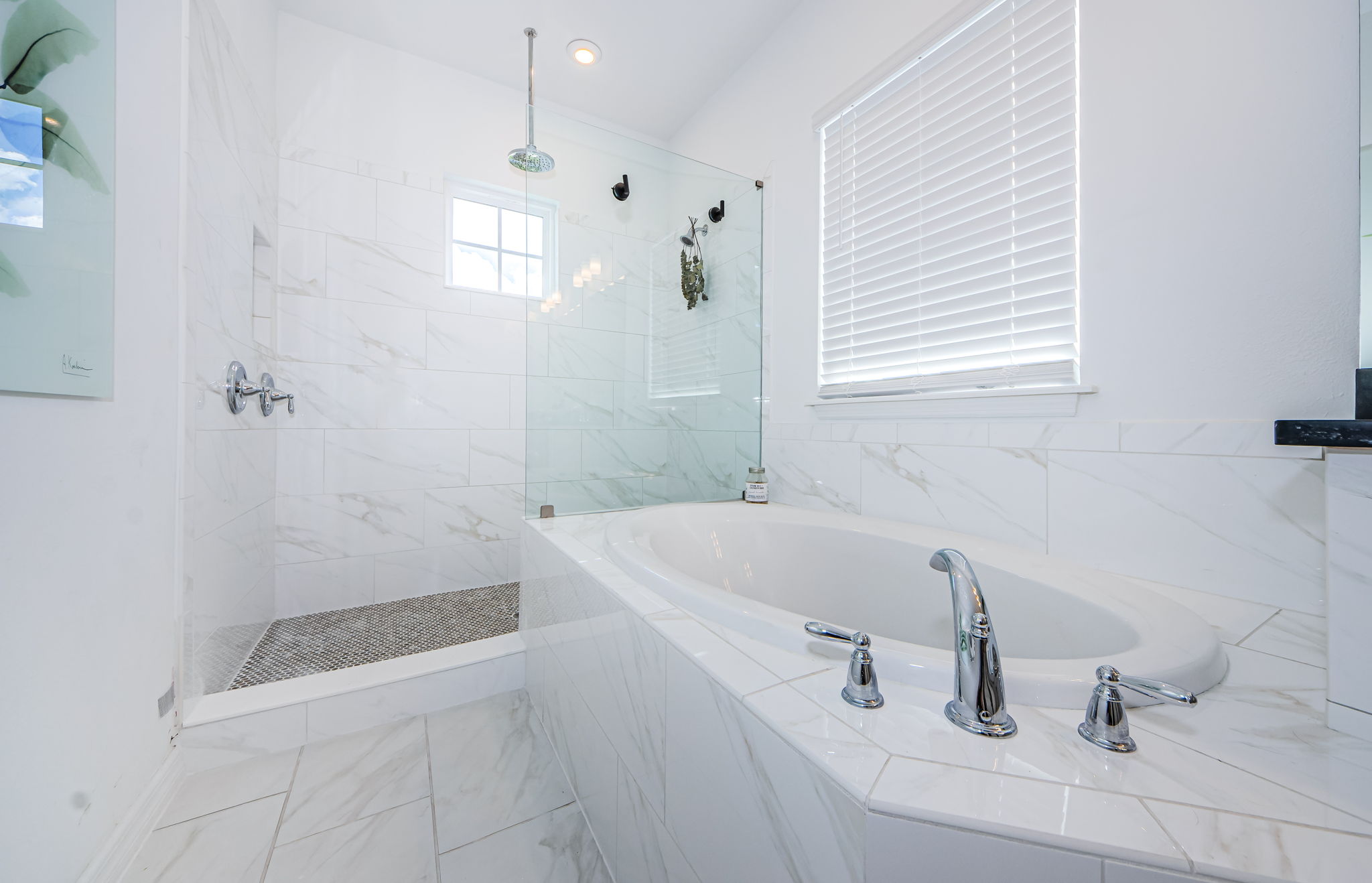Upper Level Master Bathroom 1b