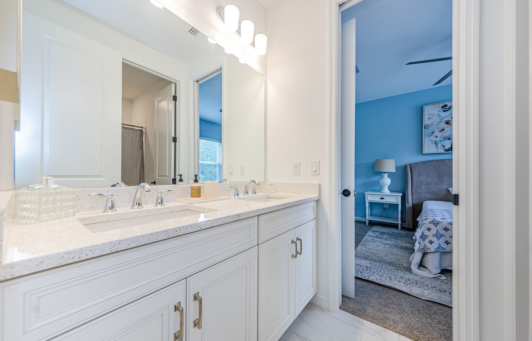 Upper Level Jack and Jill Bathroom 3b
