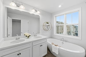 Luxurious Ensuite Bathroom with Soaking Tub