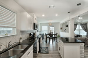 Kitchen/Eating Area