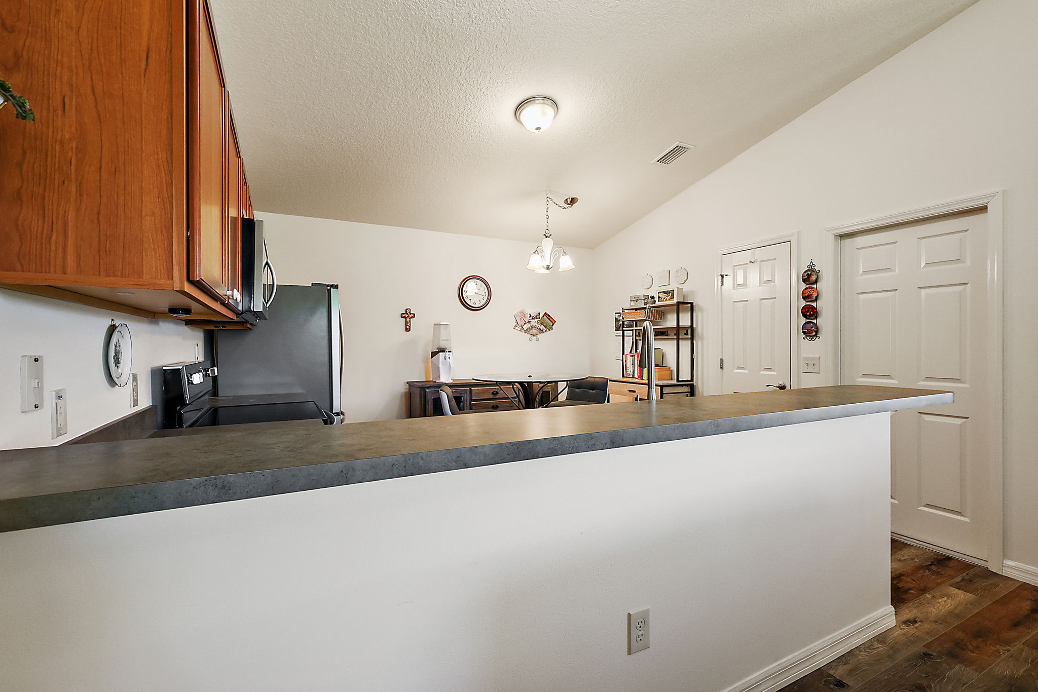 Kitchen/Breakfast Bar