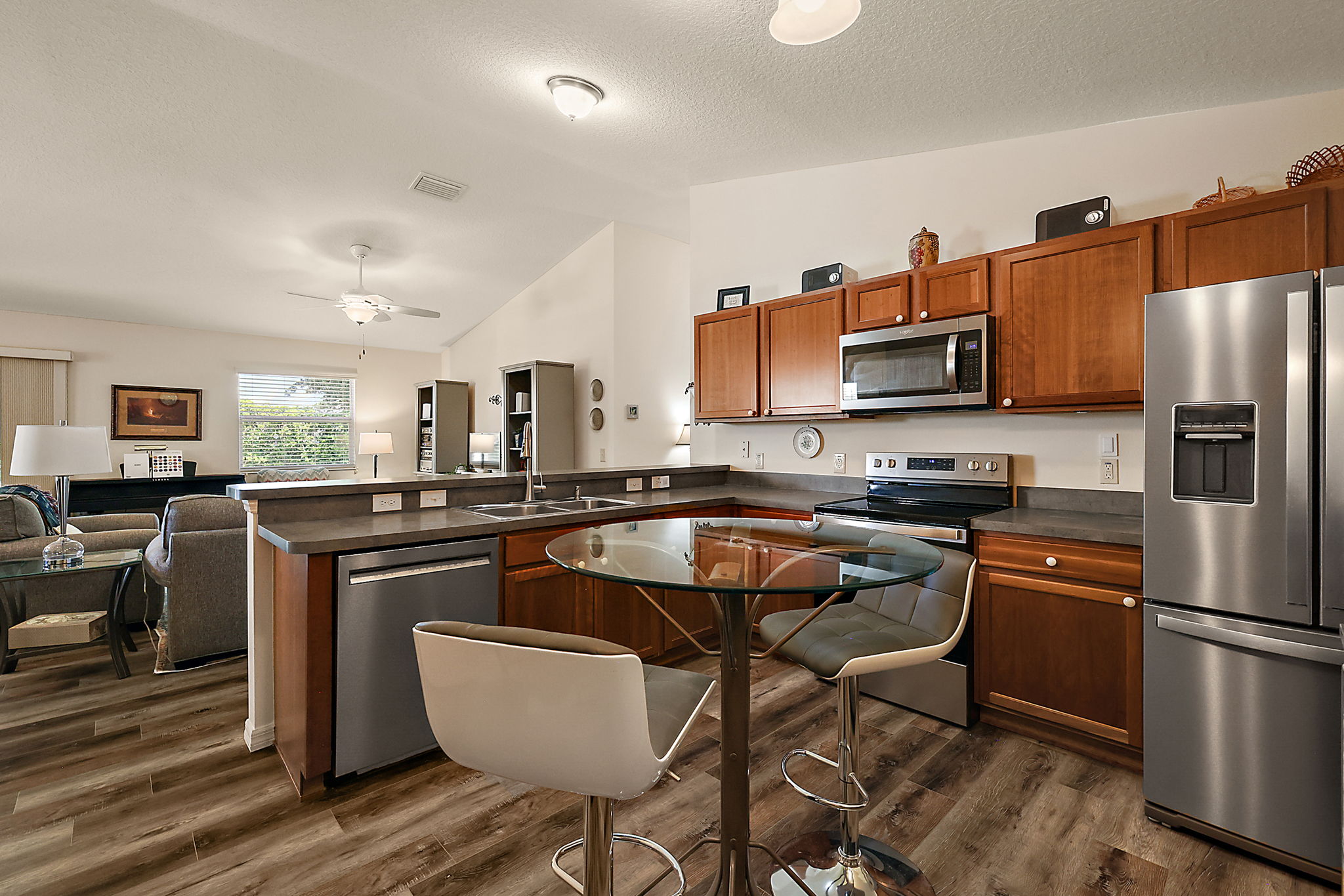 Kitchen/Eating Area