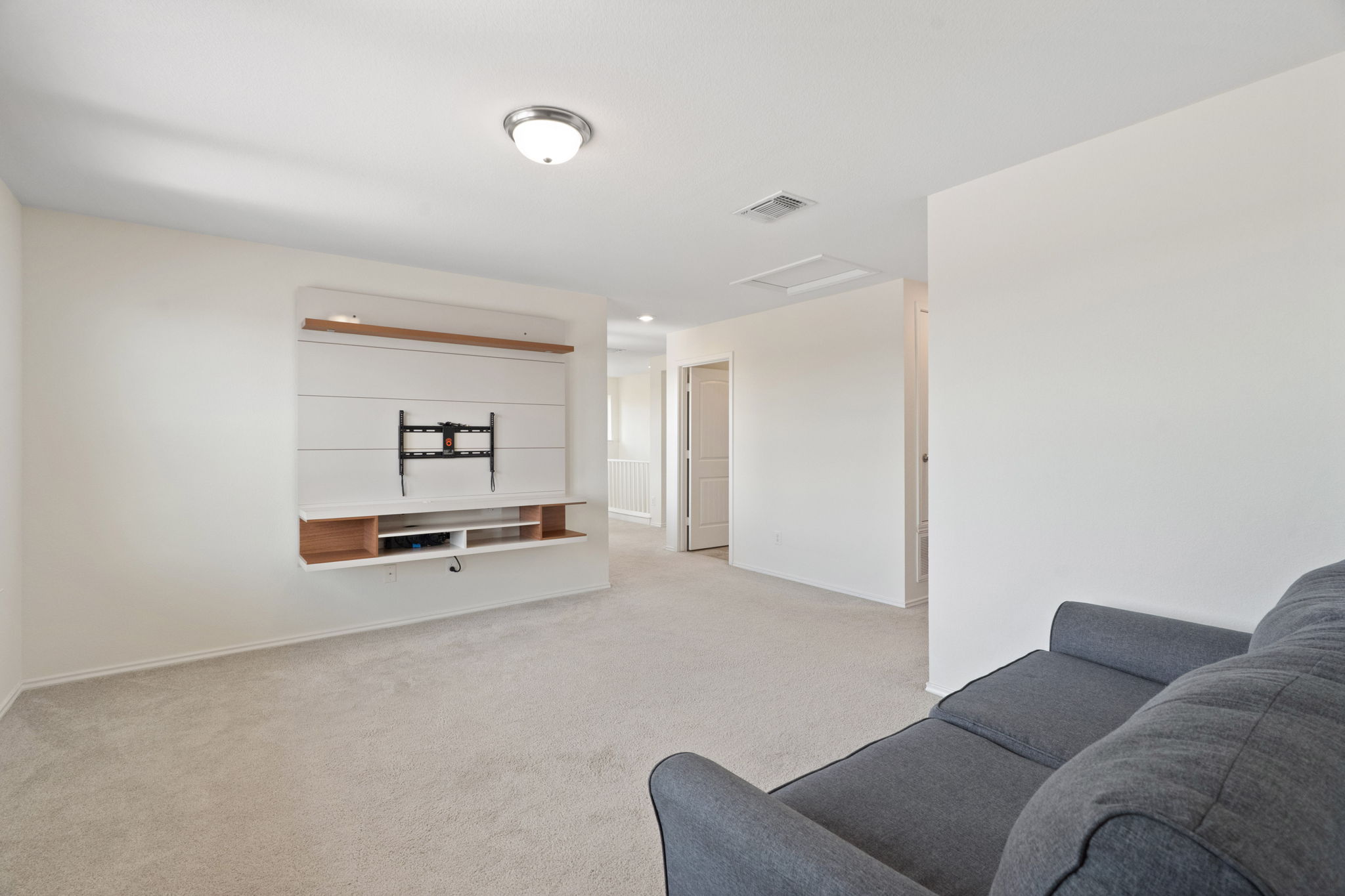 Spacious game room with a walk-in closet (Can easily be enclosed to make it to BR 4)
