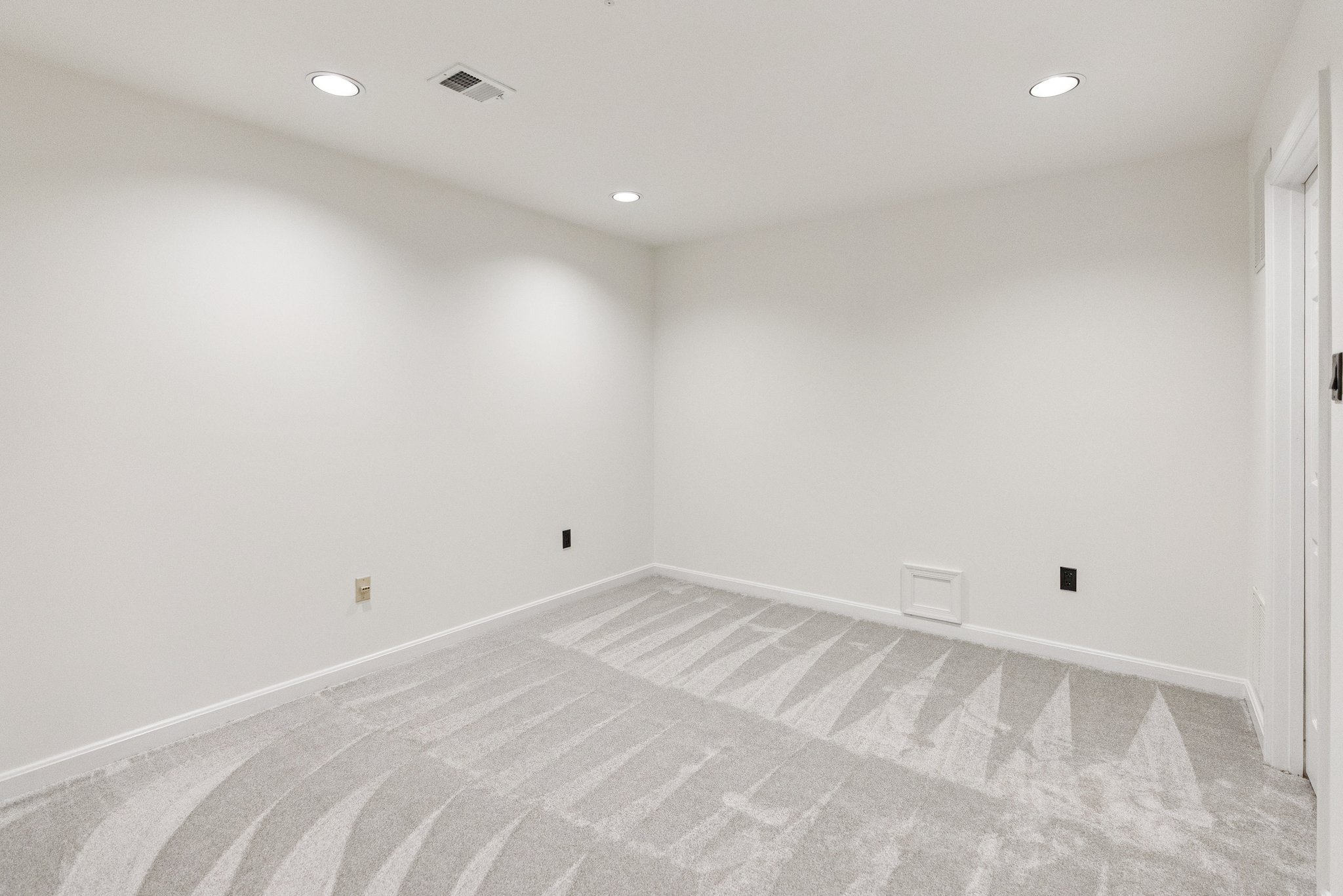 Lower Level Bonus Room