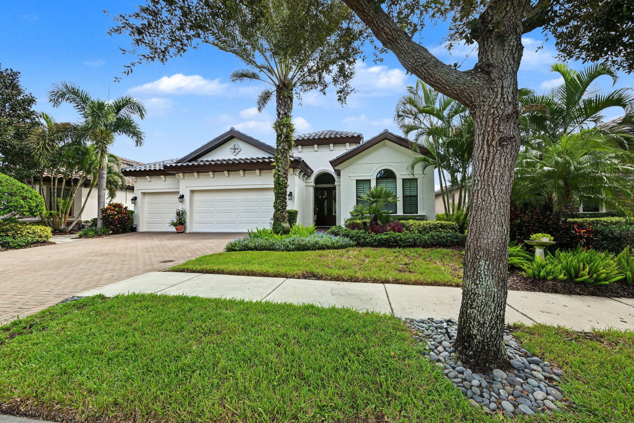 Front Exterior6