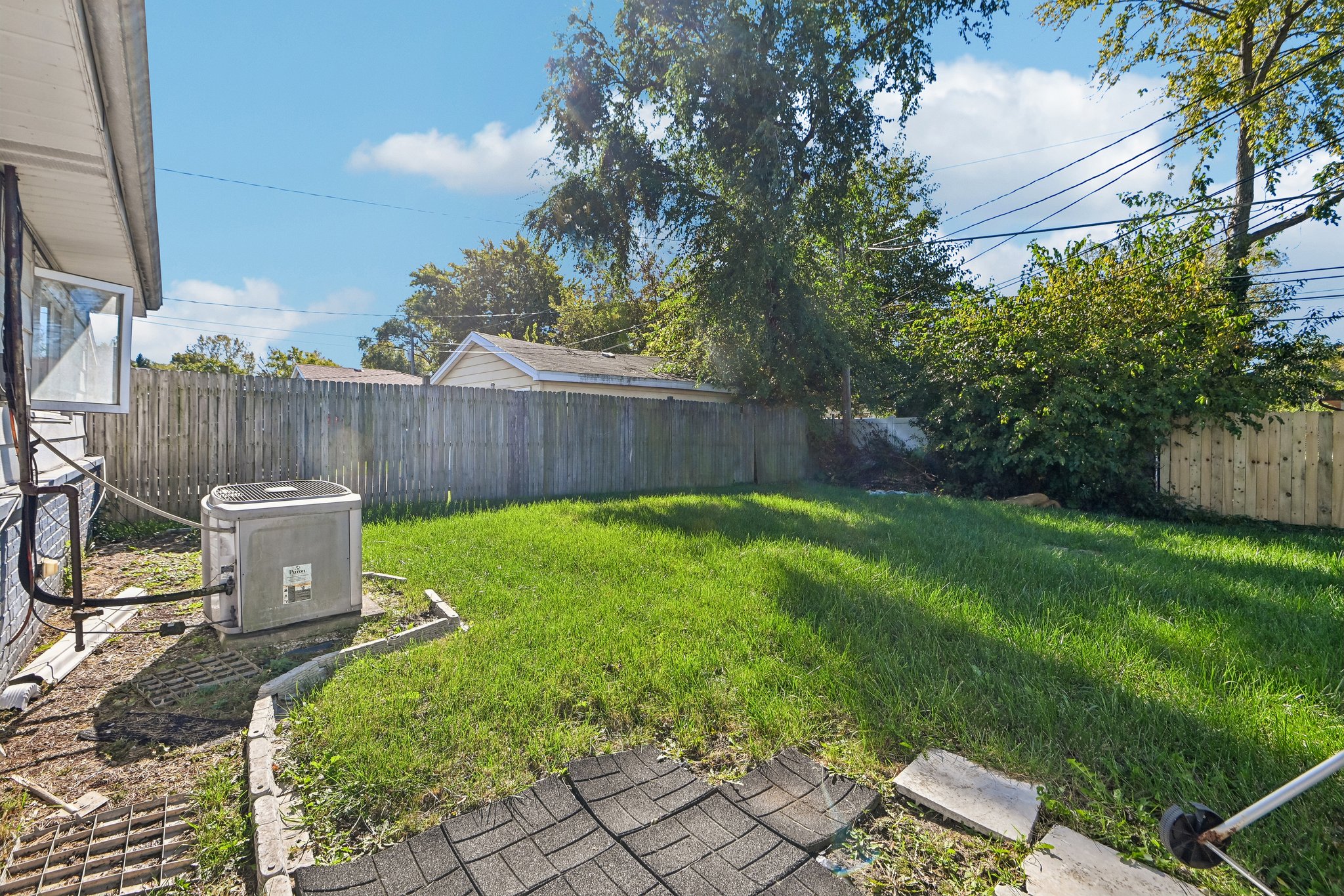 Woodview Ave-S2010-026.jpg