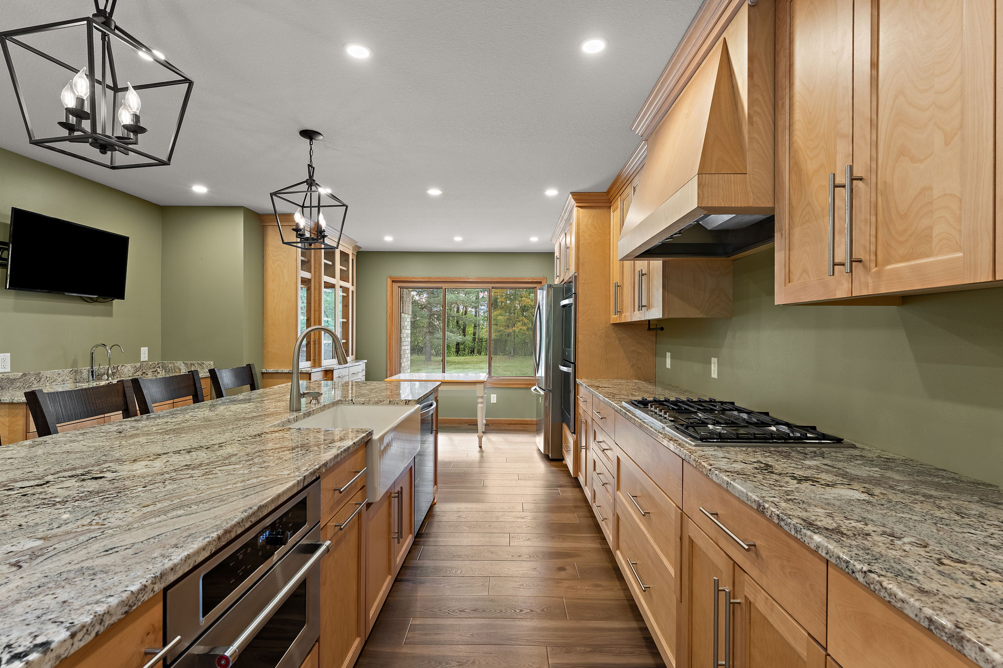 Center Island with Sink  (34)