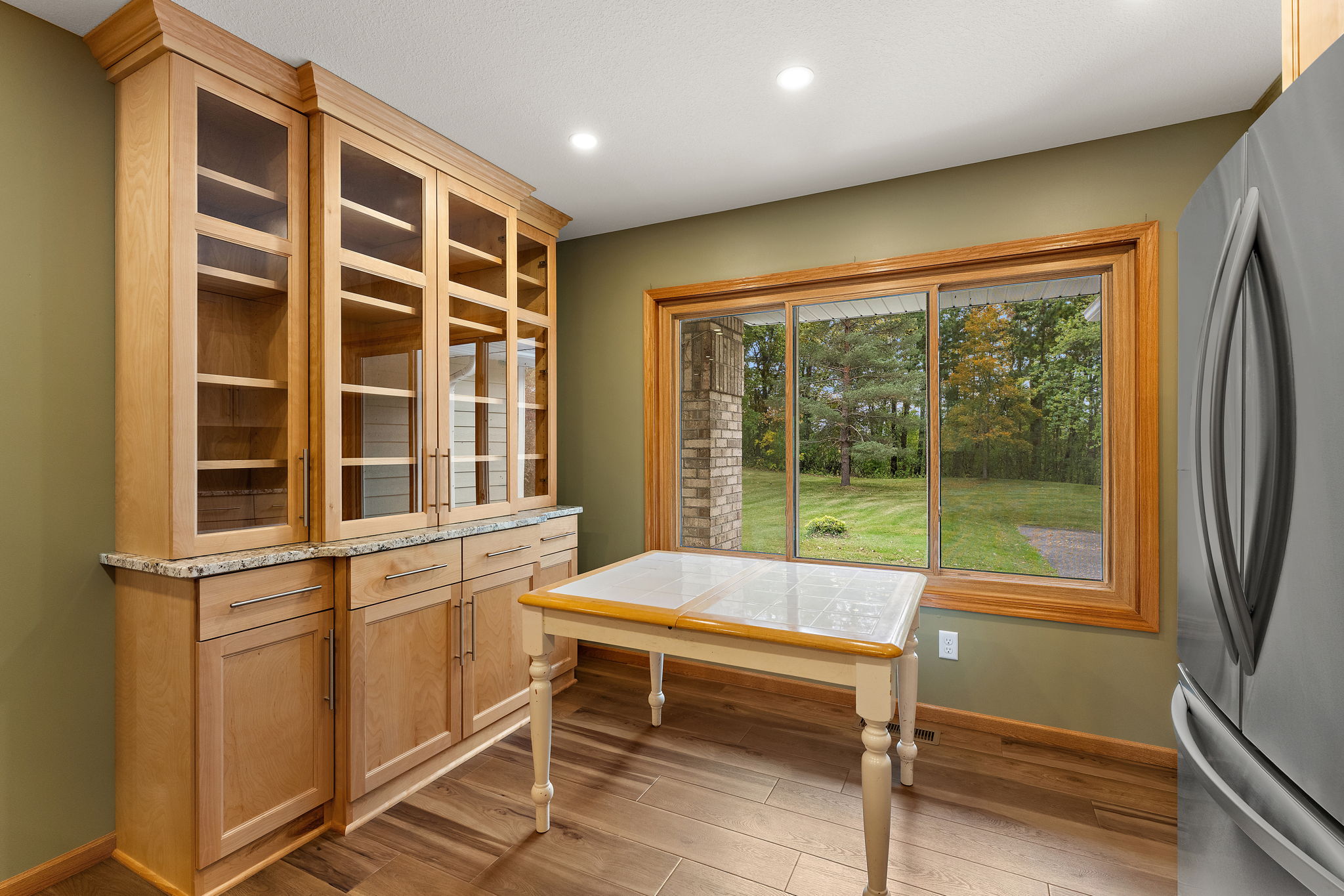 Custom Built Hutch and Buffet - Dine In Area (40)