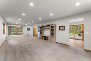 Main Level Family Room (45)