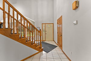Main Level Front Entrance  (51)