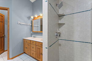 Bathroom 2 Walk-In Shower Upper (67)