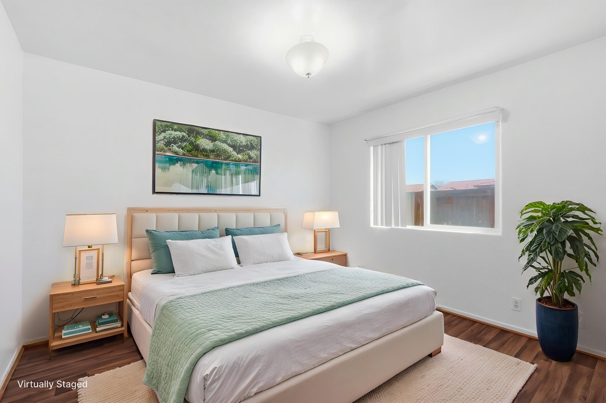 DSC01361 virtually staged.jpeg