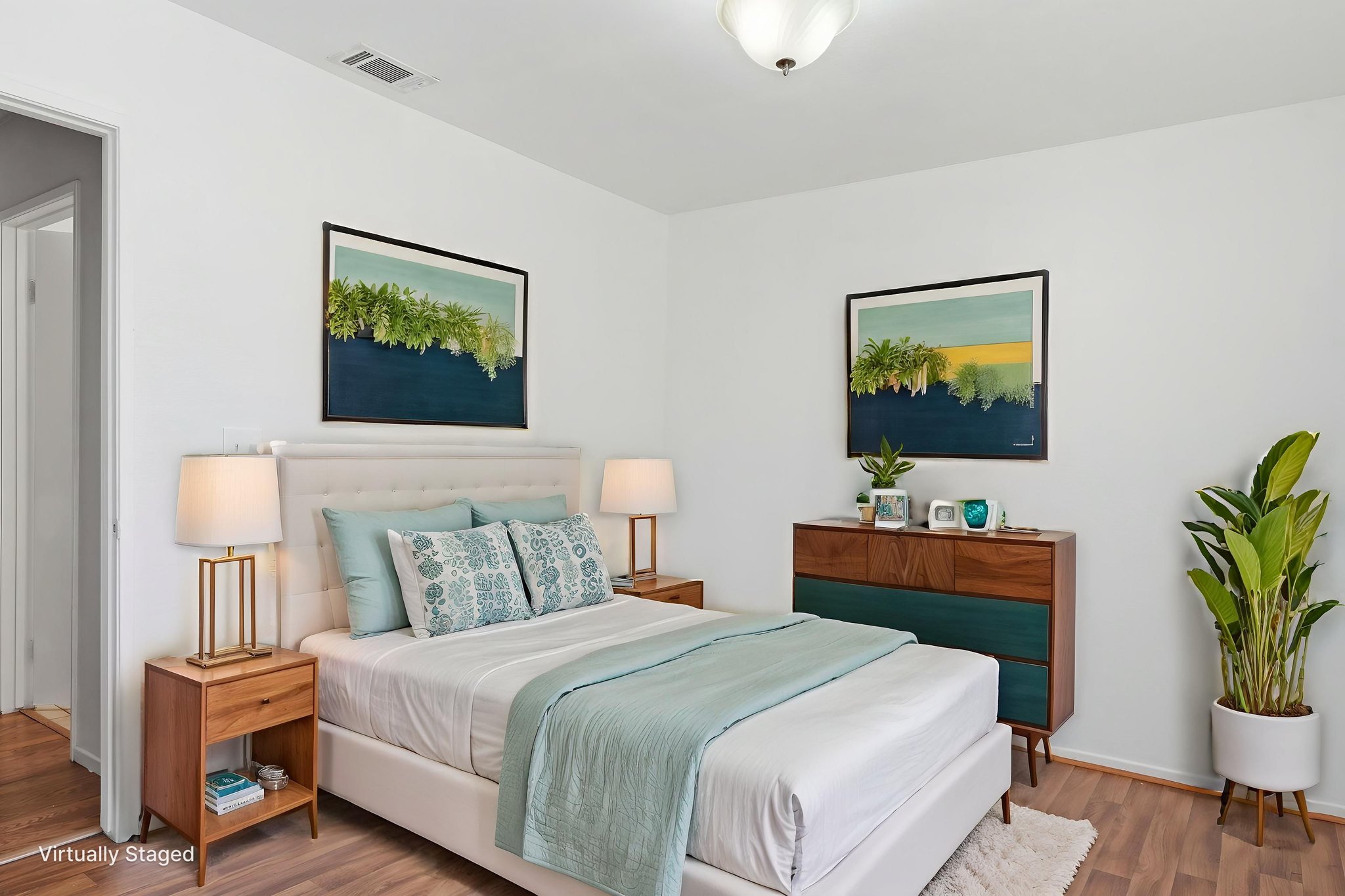 DSC01325 virtually staged.jpeg