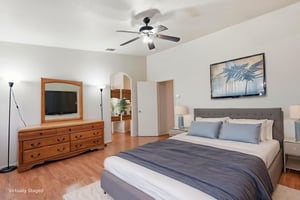 DSC01388_autoremove_21387552 virtually staged.jpeg