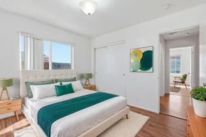 DSC01370 virtually staged.jpeg