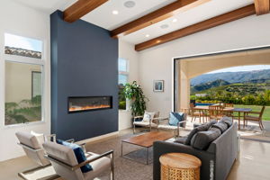 08 - Living Area
