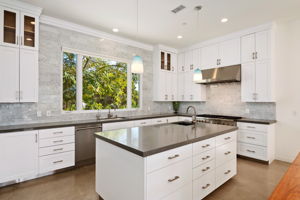 17 - Kitchen