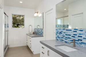 35 - Bathroom 2