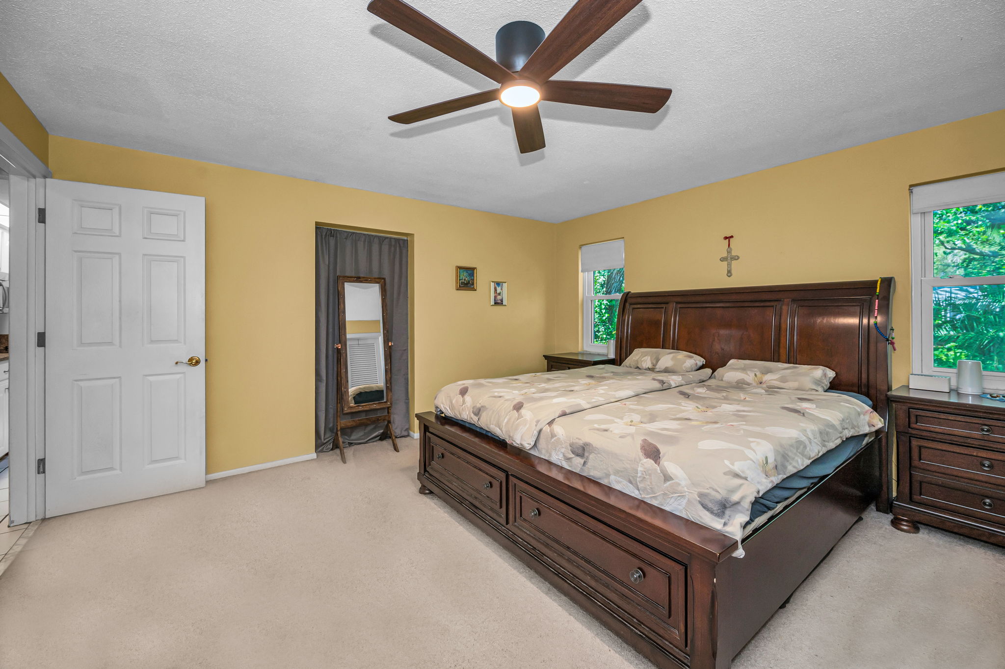 Primary Bedroom1d-e
