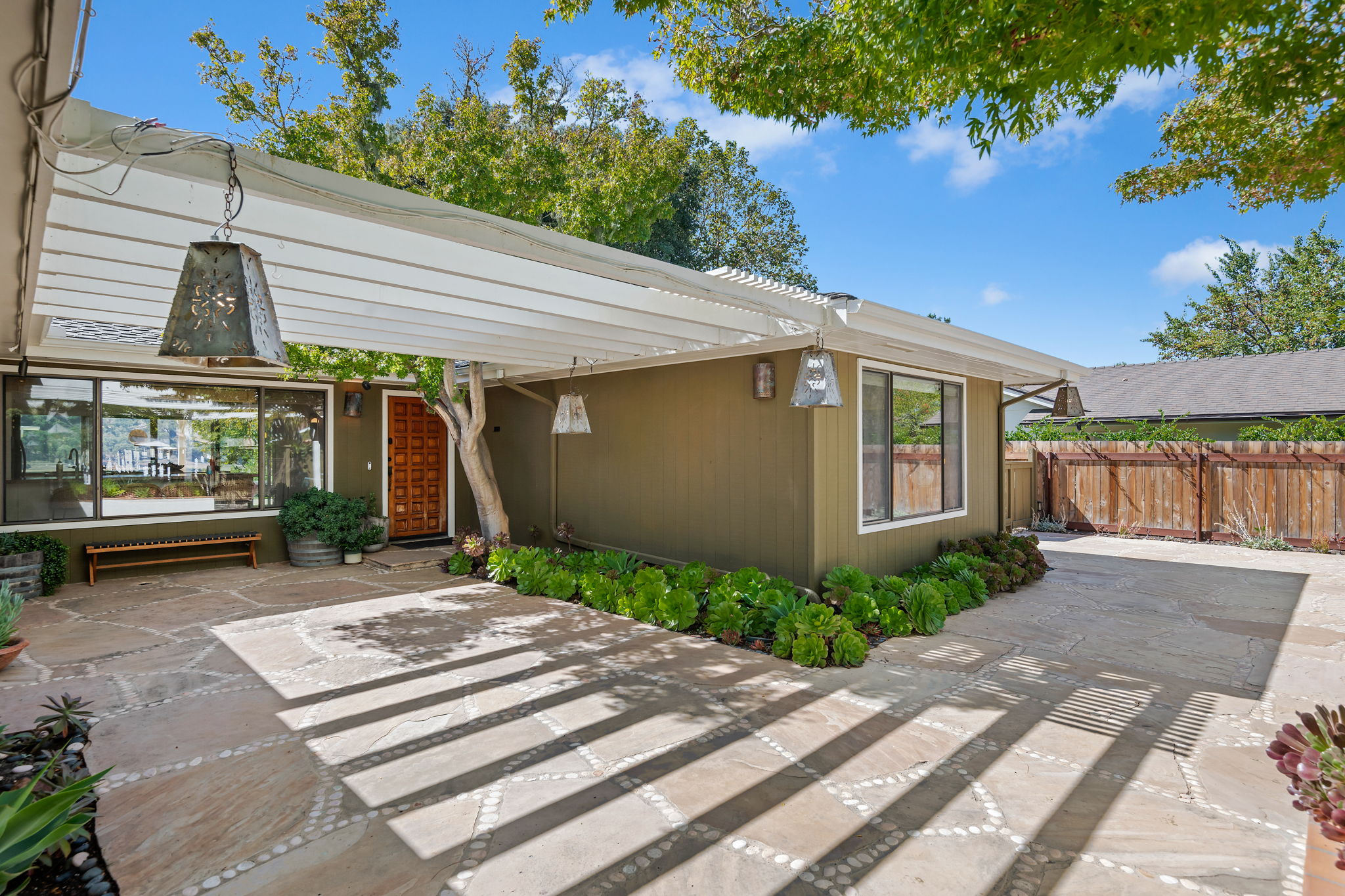 07 - Front Courtyard