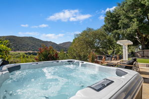 33 - Hot Tub
