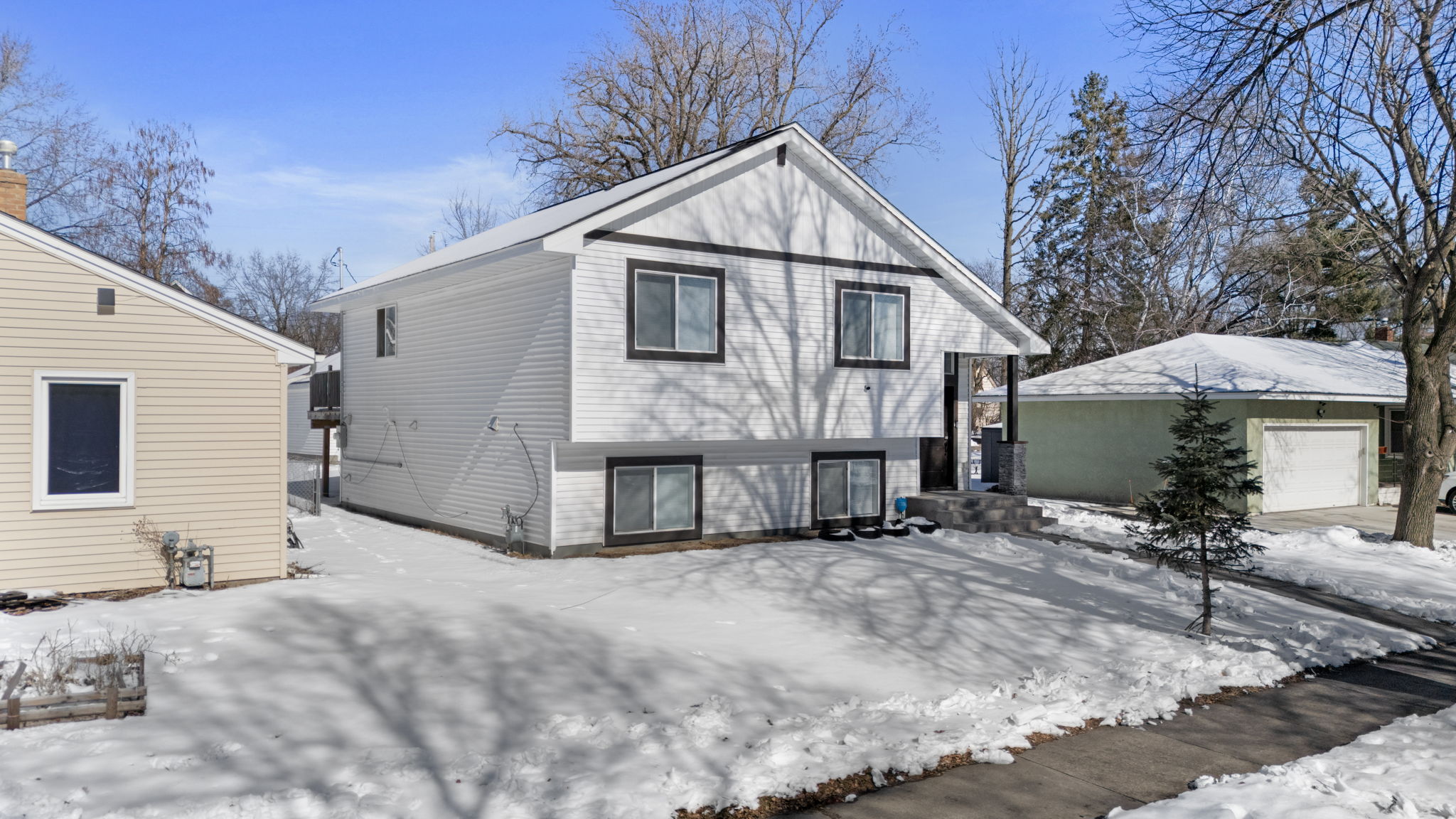137 Magnolia Ave E