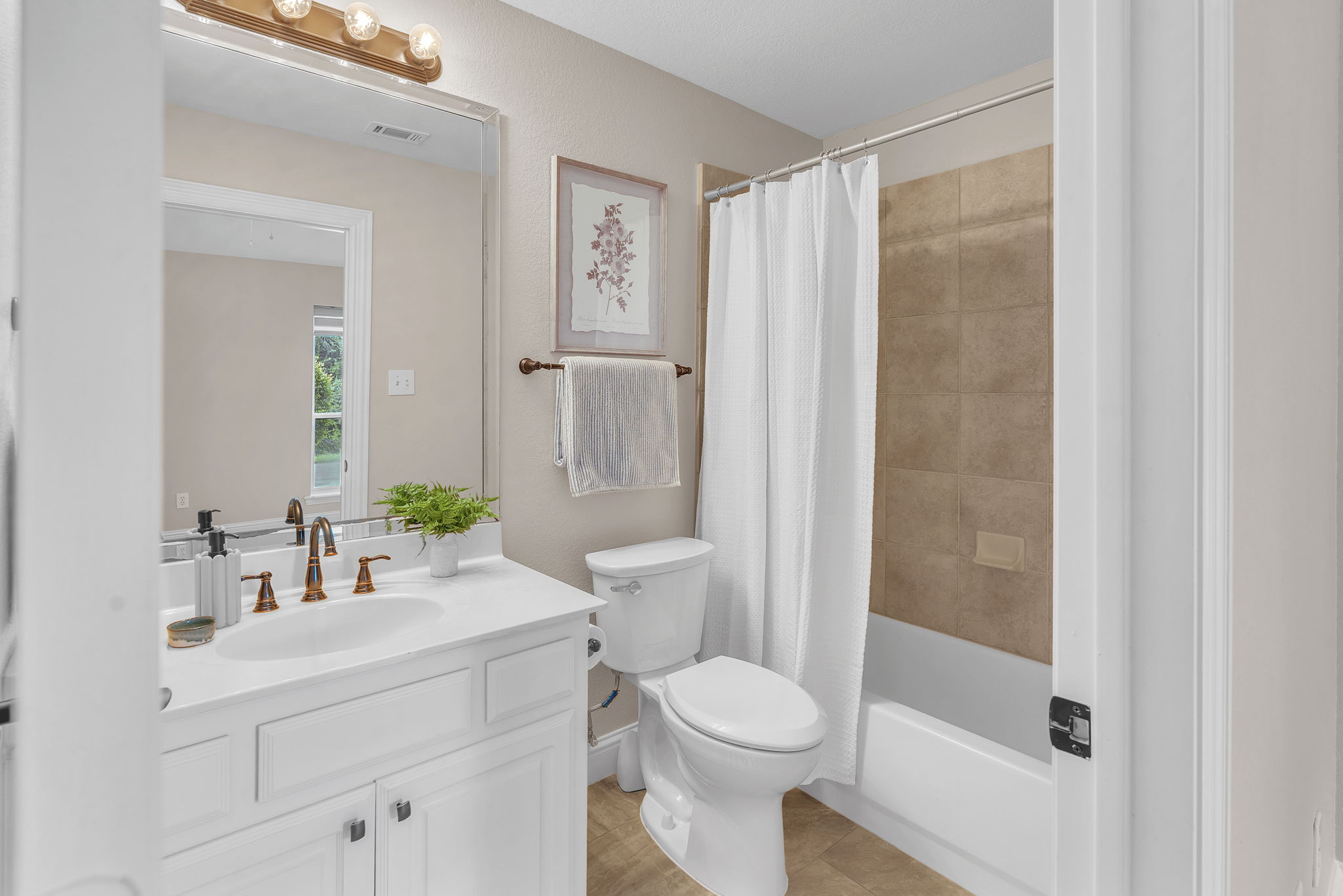 Photo 35