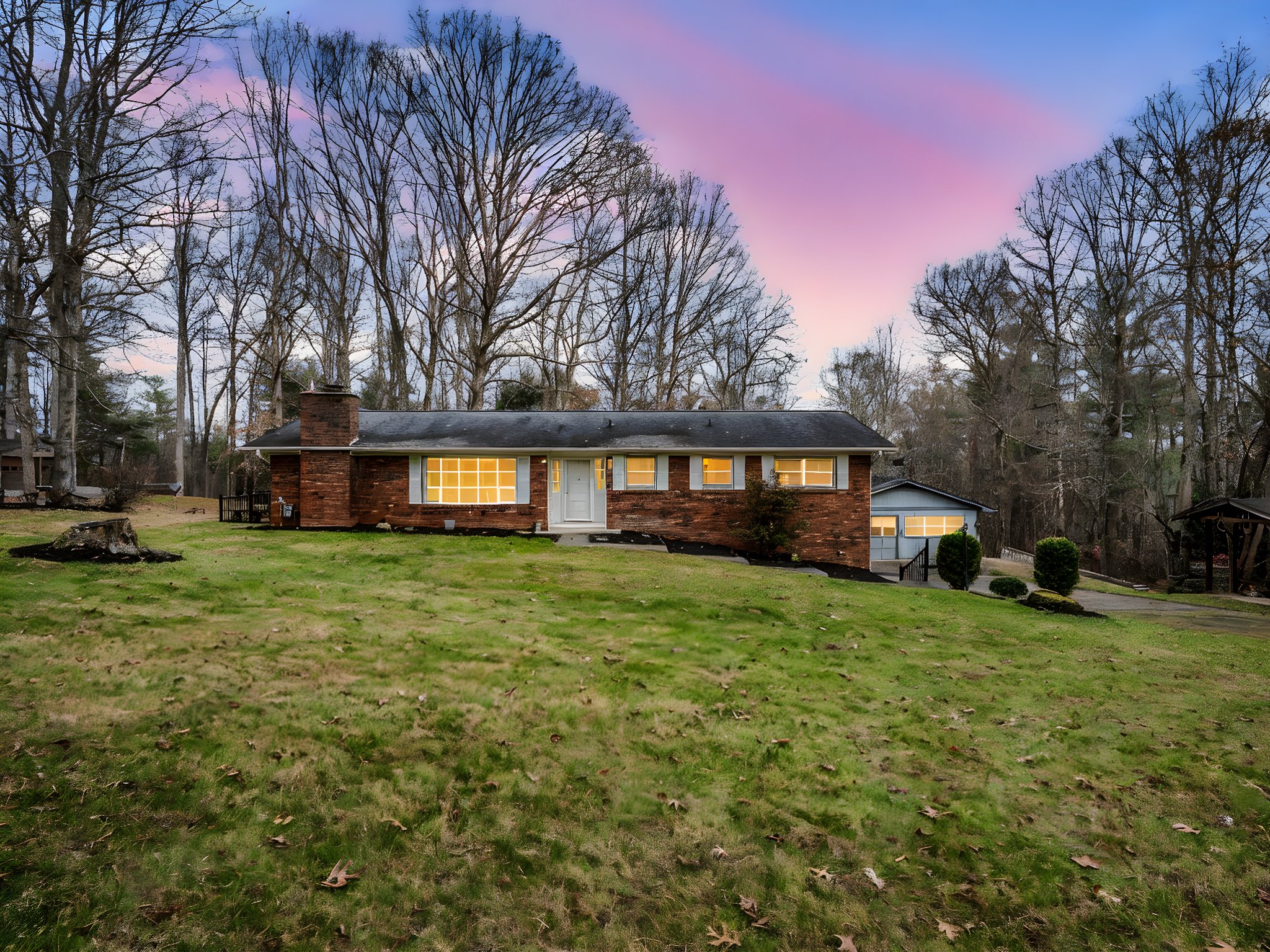 37 Old Tanglewood Trail Hendersonville NC-3 day to dusk.jpeg