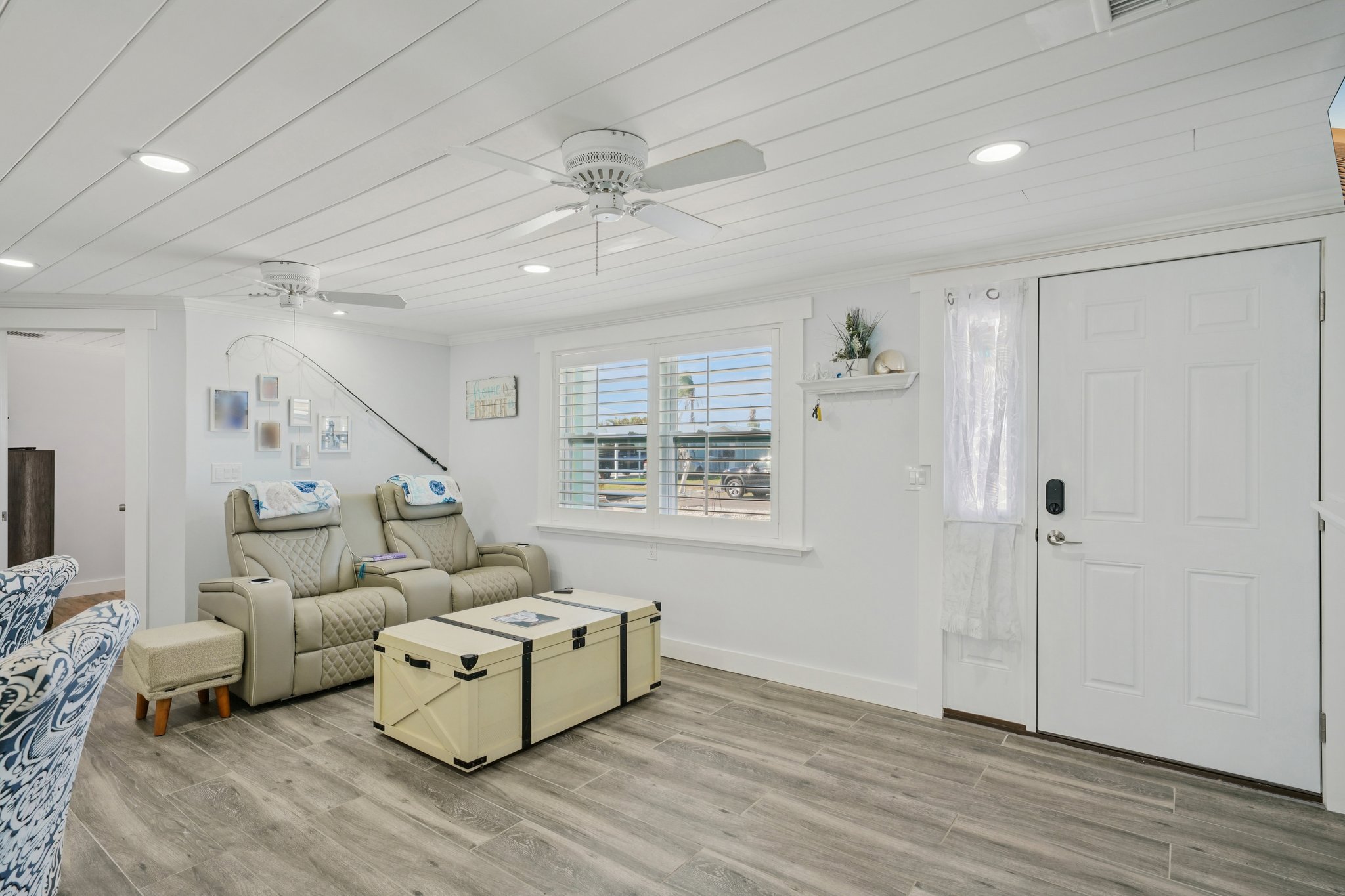 Leslie Dr-S2402-006.jpg