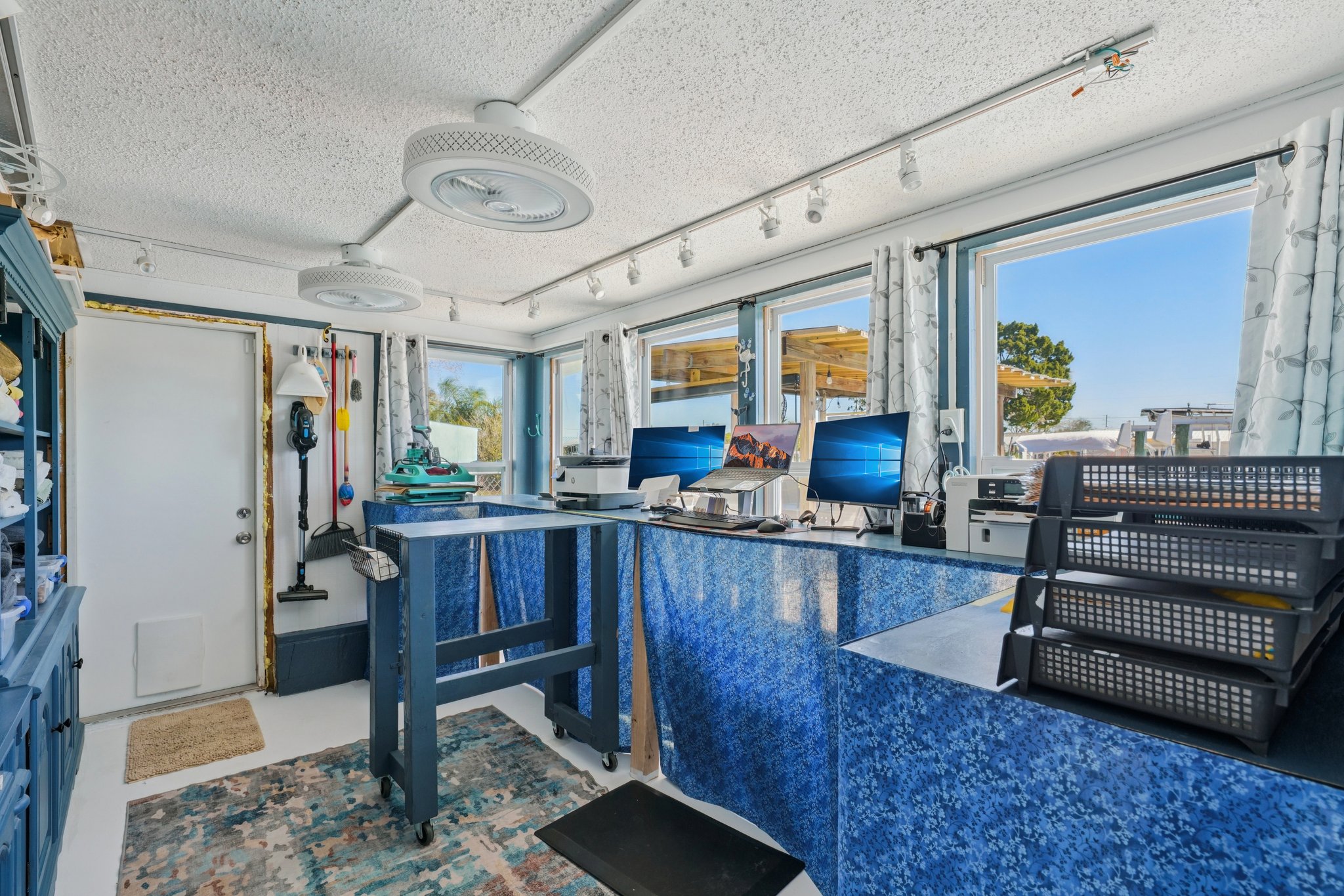 Leslie Dr-S2402-051.jpg