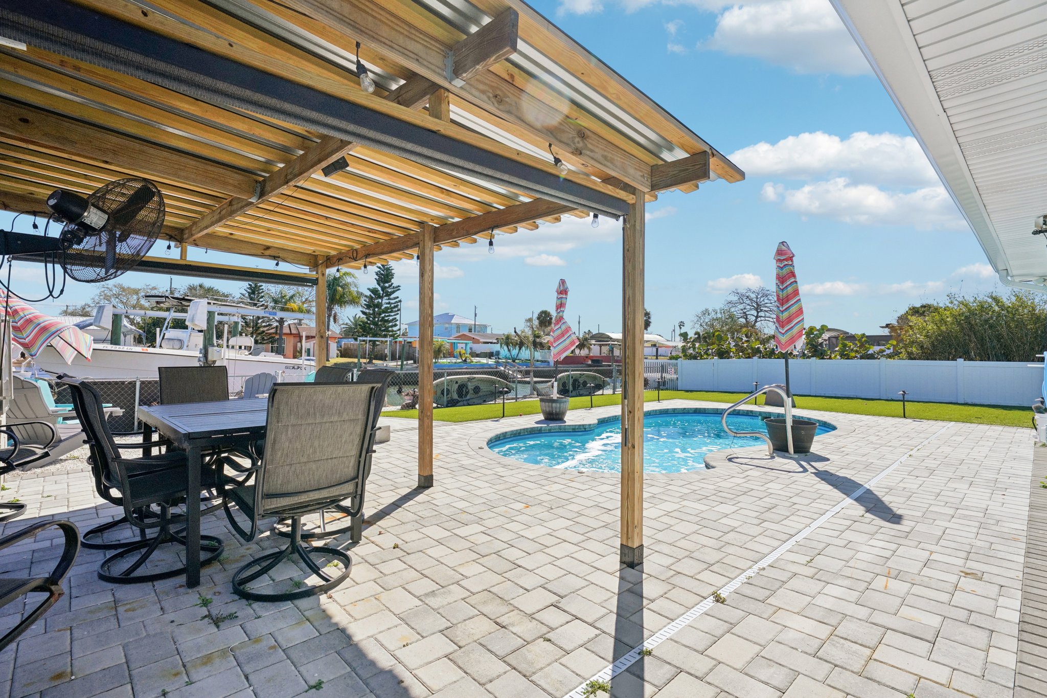 Leslie Dr-S2402-056.jpg