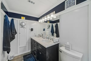 Leslie Dr-S2402-040.jpg