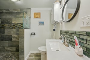 Leslie Dr-S2402-045.jpg