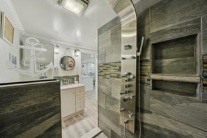 Leslie Dr-S2402-049.jpg