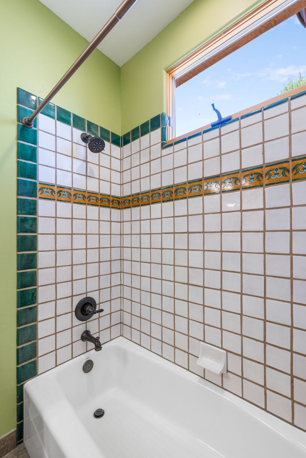 Bathroom 2 (2)