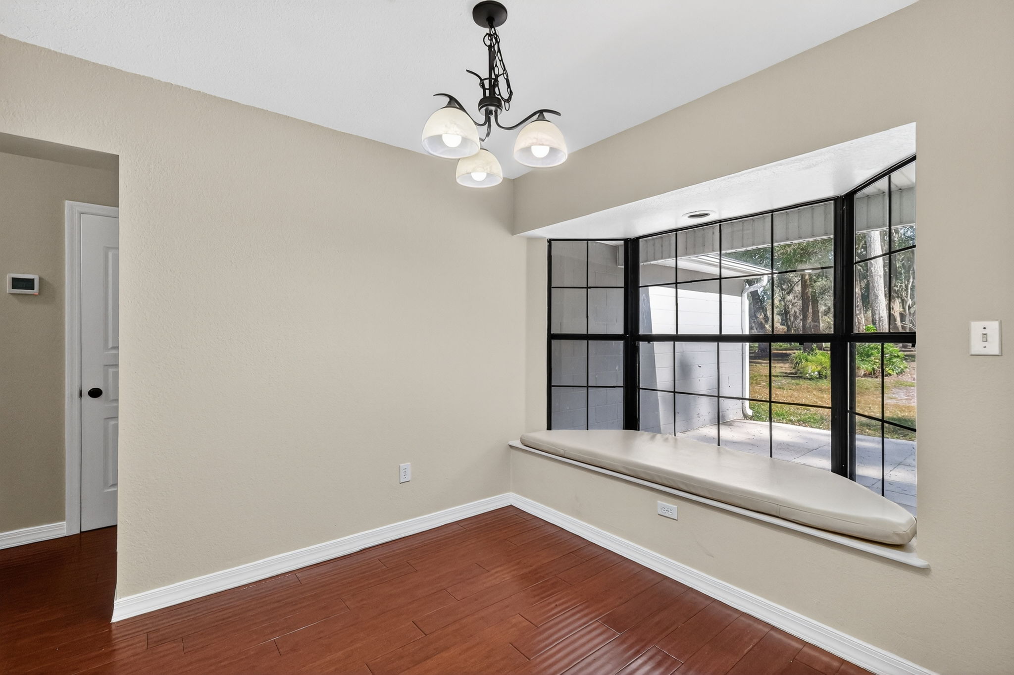 Dinette with Bay Window