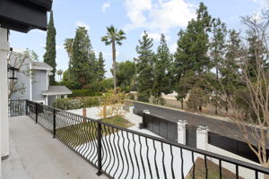 13746 Valleyheart Drive-35