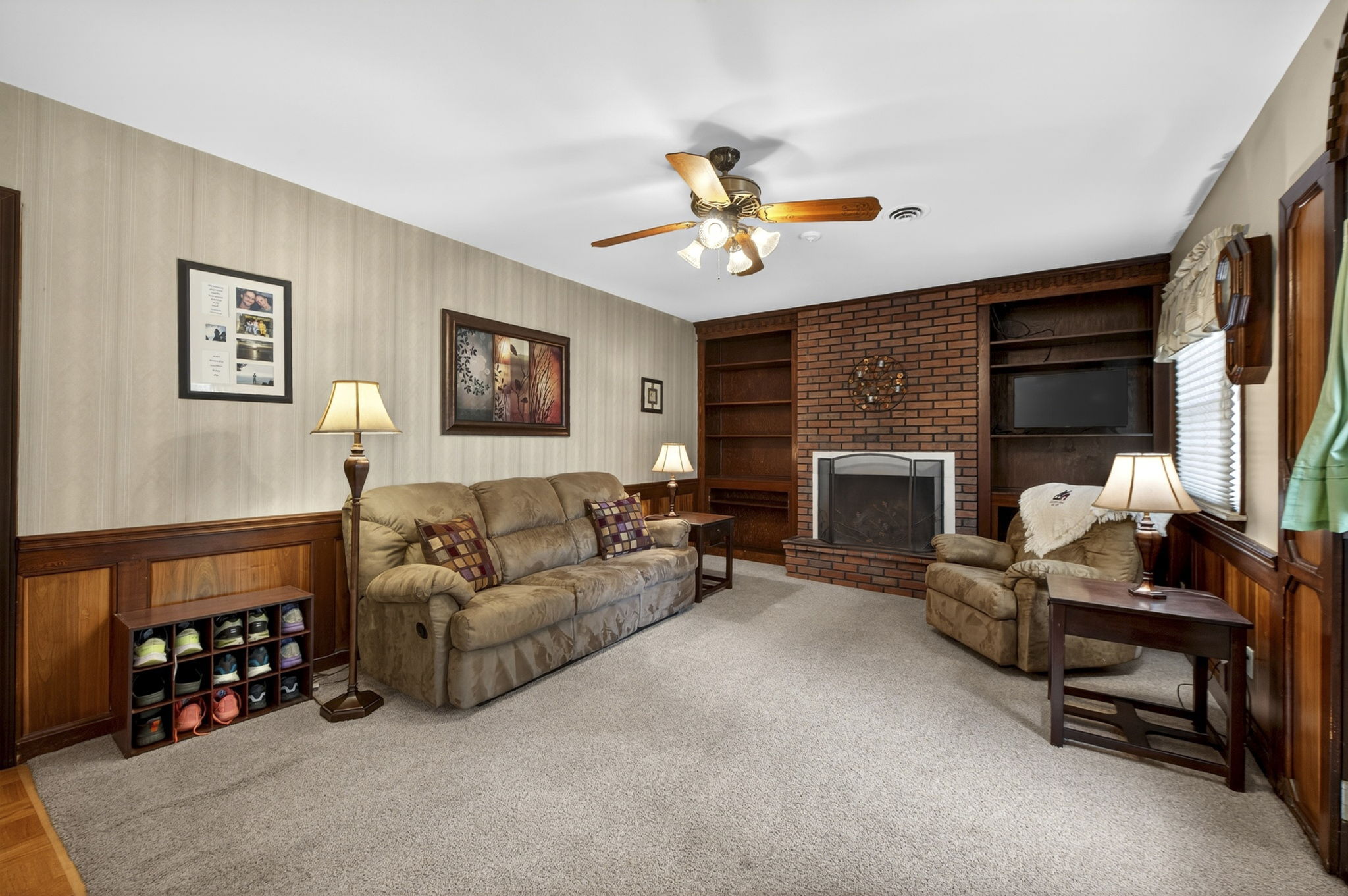  Photo 12