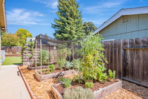032_1376 Rosal Ln