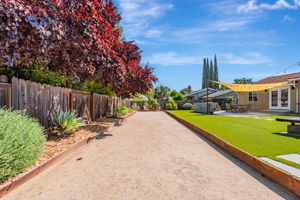 037_1376 Rosal Ln