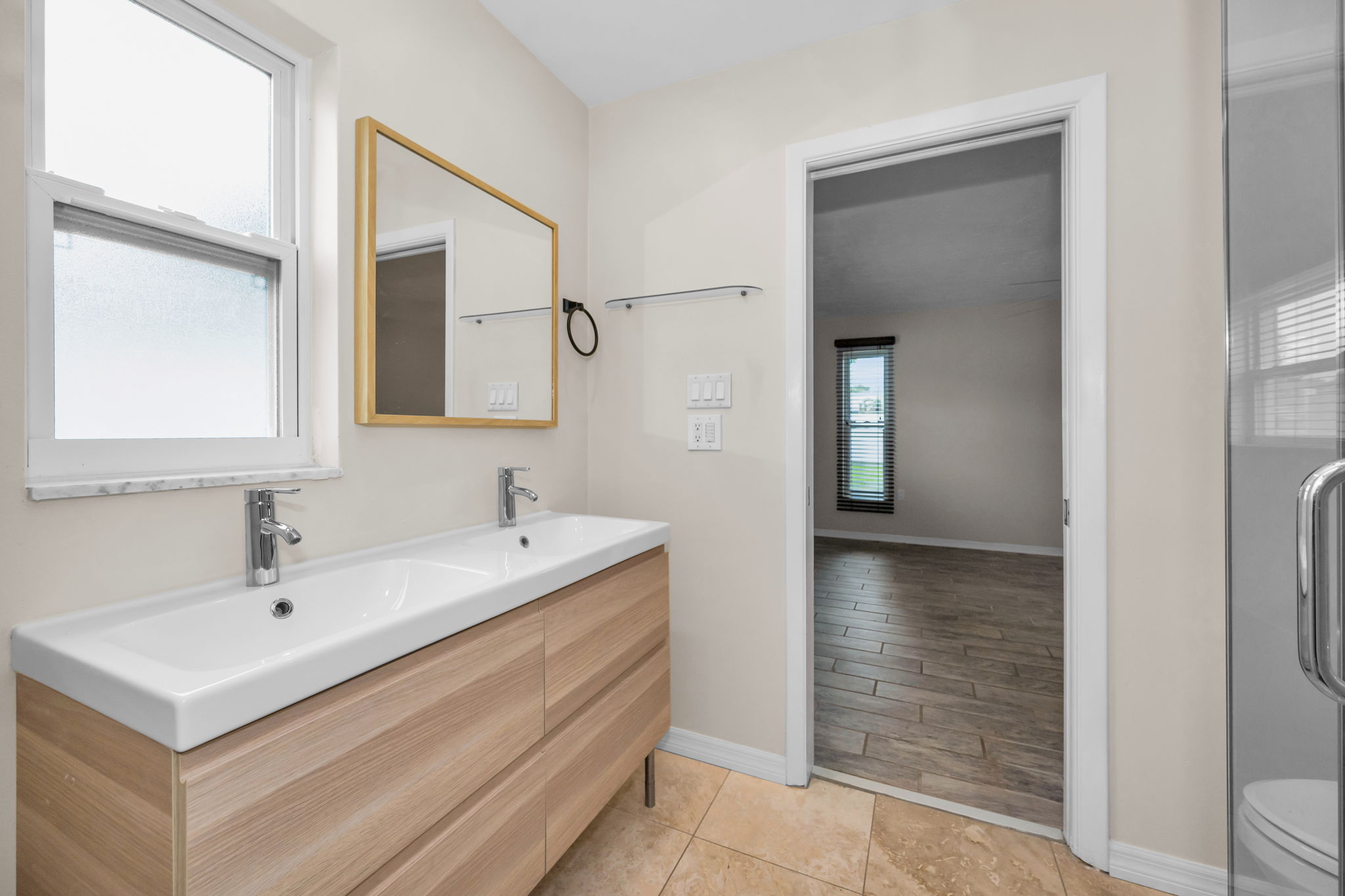 Primary Bathroom1c