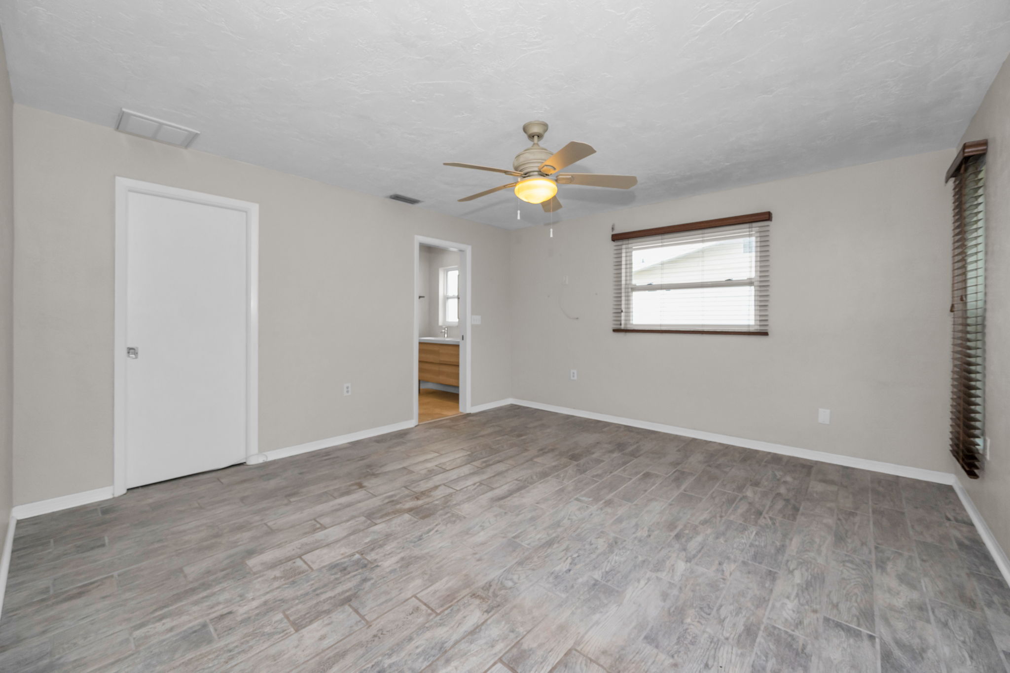 Primary Bedroom1a