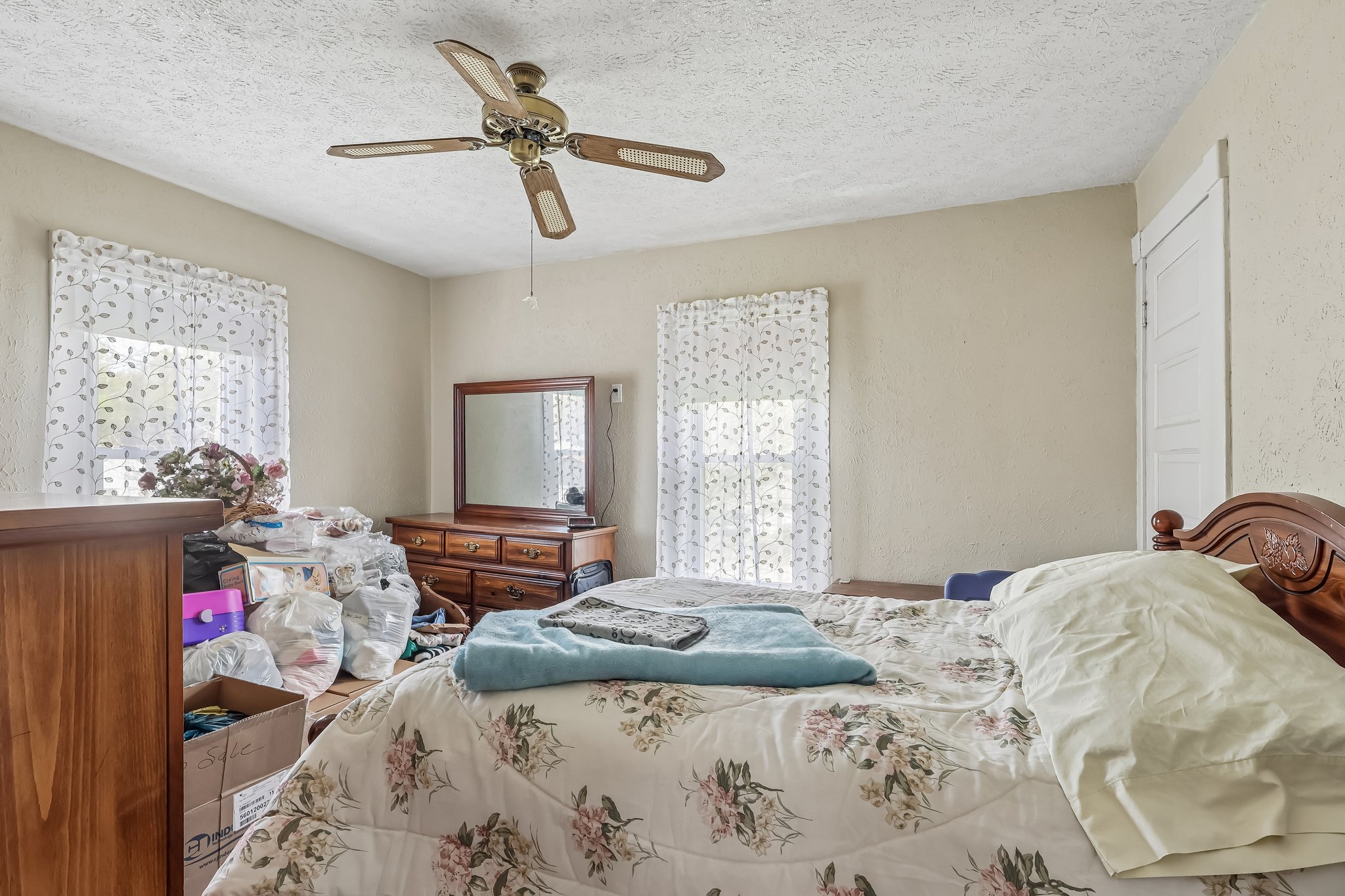 E 28th St-S2504-011.jpg