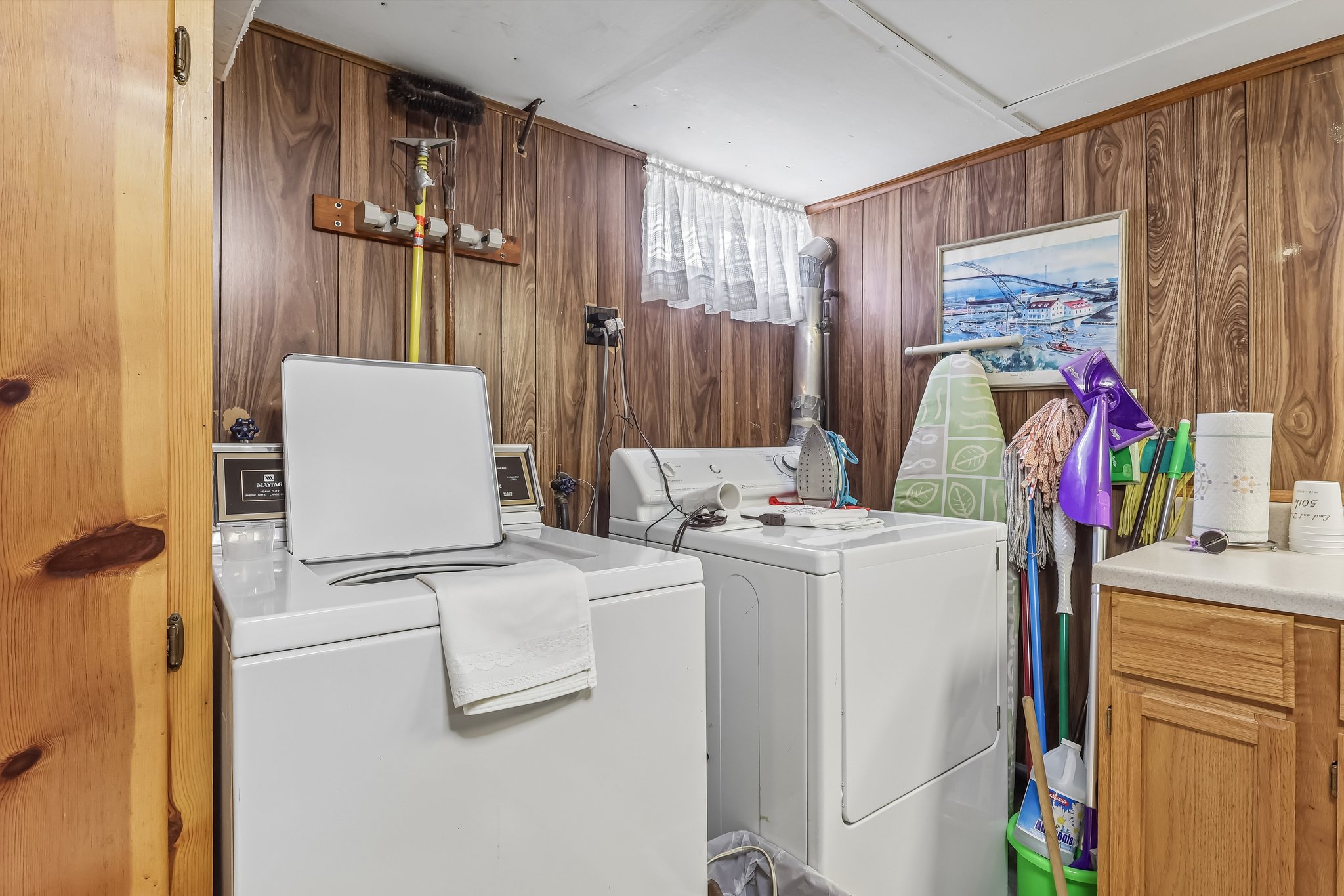 E 28th St-S2504-030.jpg