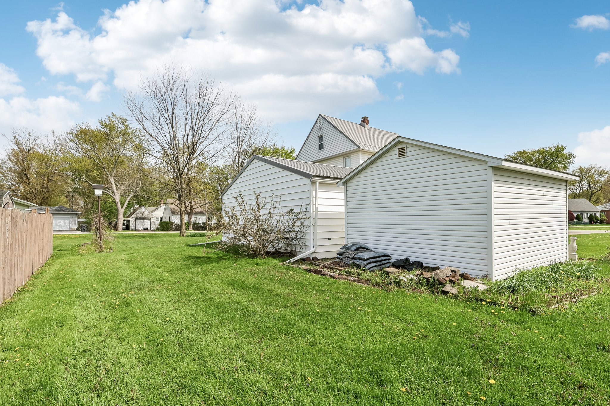 E 28th St-S2504-036.jpg