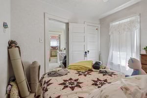 E 28th St-S2504-016.jpg