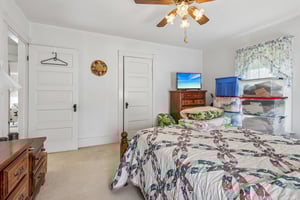 E 28th St-S2504-019.jpg