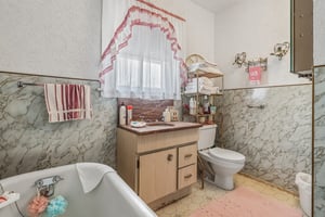 E 28th St-S2504-023.jpg