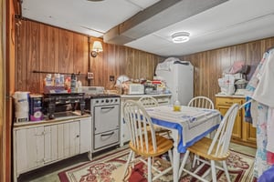 E 28th St-S2504-028.jpg