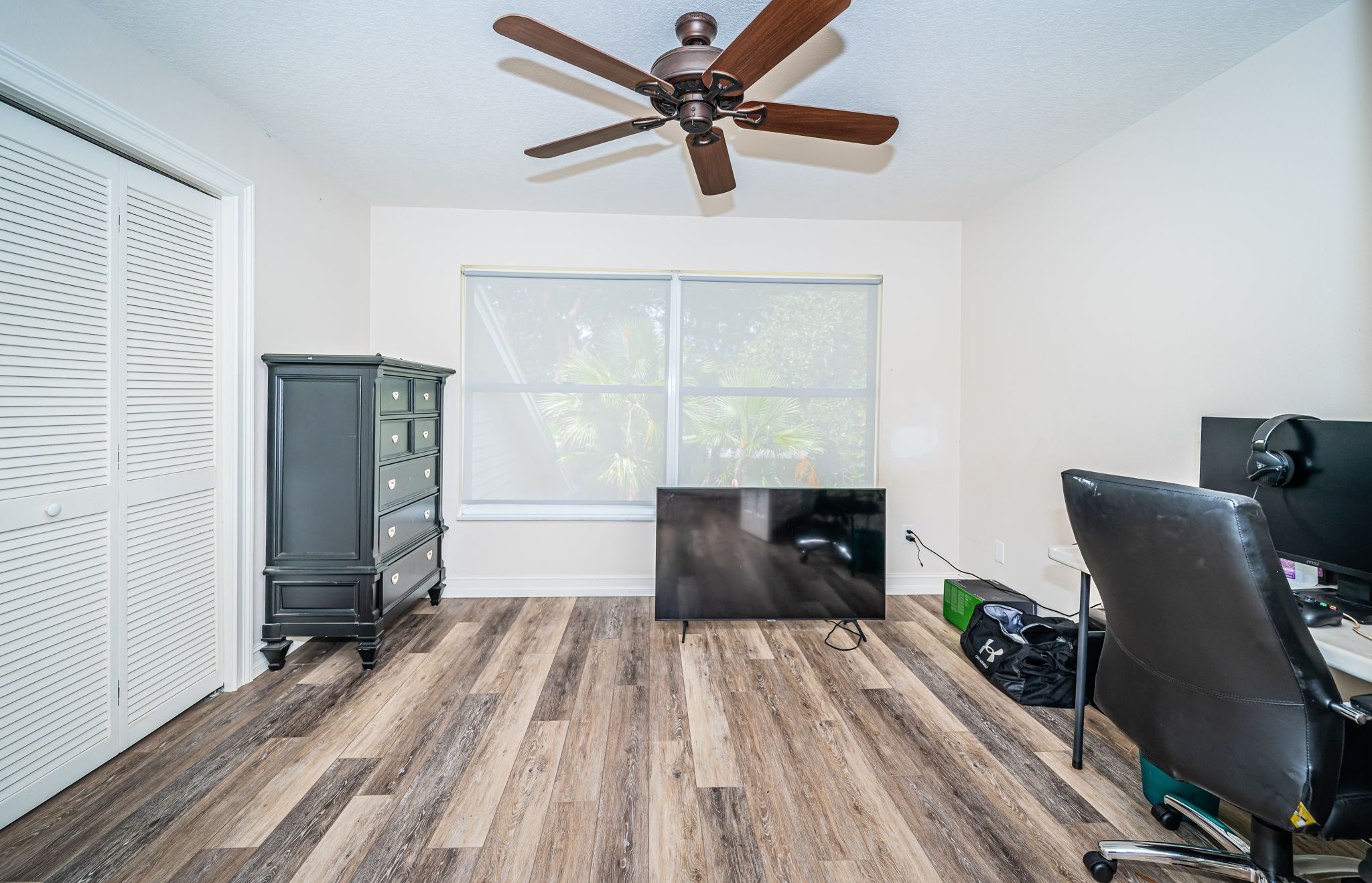 Upper Level Bedroom4